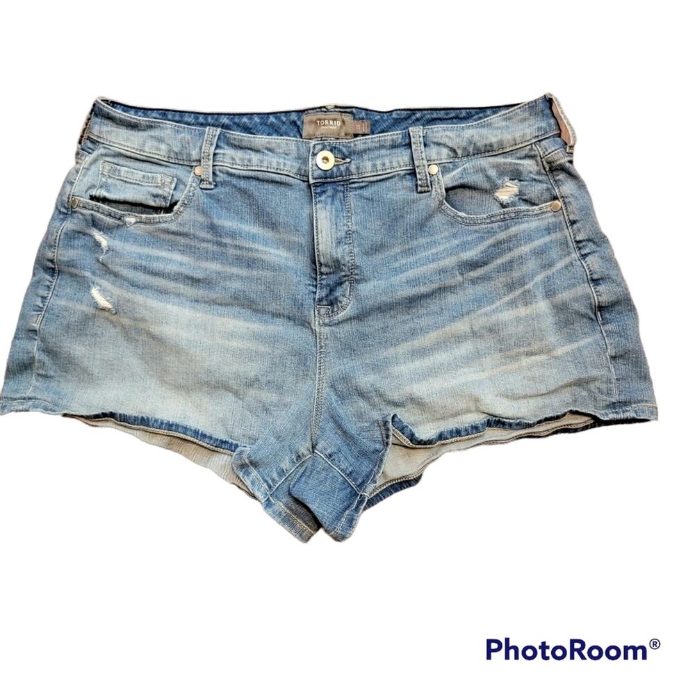Torrid Feel The Fit Distressed Jean Shorts Size 16 Medium Wash